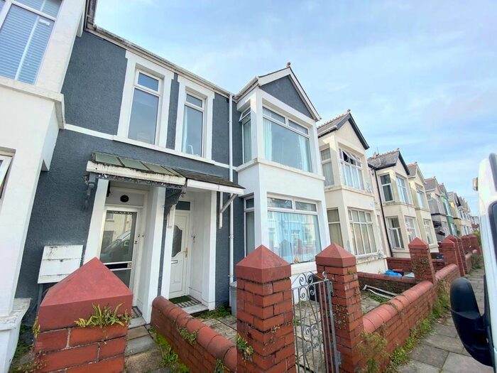 2 Bedroom Flat To Rent In Wellfield Avenue, Porthcawl CF36