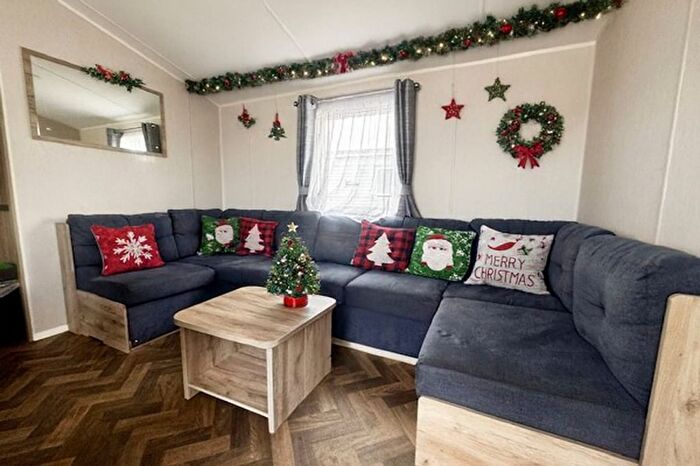 4 Bedroom Mobile/park Home For Sale In Carlton, Saxmundham, IP17