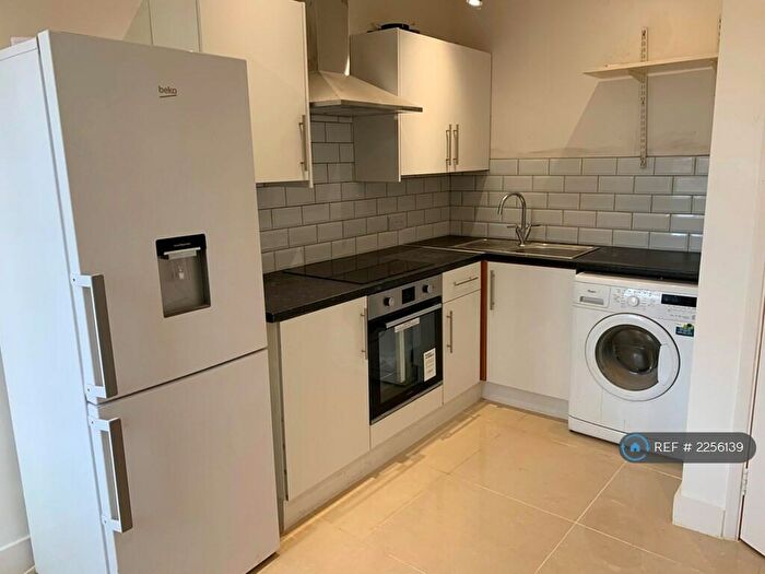 2 Bedroom Flat To Rent In Adelaide Avenue, Brockley, SE4