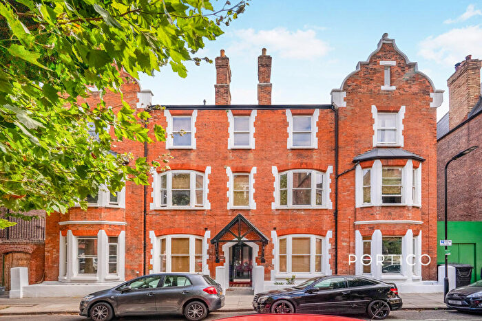 4 Bedroom Flat To Rent In Rowhill Road, Hackney, E5