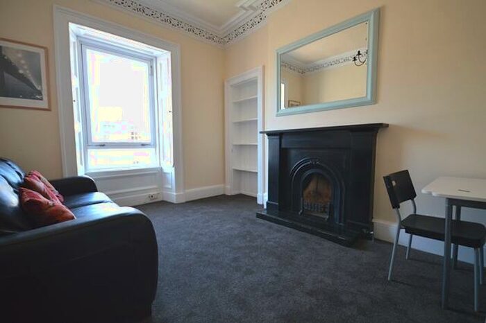 2 Bedroom Flat To Rent In L – West Preston Street, Edinburgh, EH8