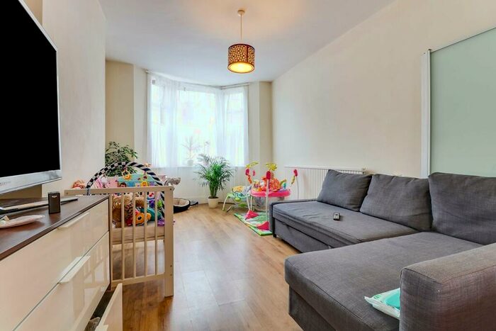 1 Bedroom Apartment To Rent In Cambridge Road, New Malden, KT3