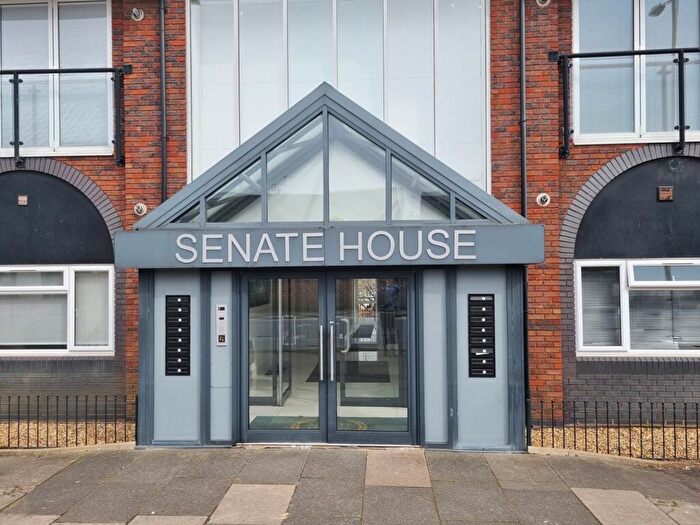 2 Bedroom Flat To Rent In Southgate Road, Potters Bar, Hertfordshire, EN6
