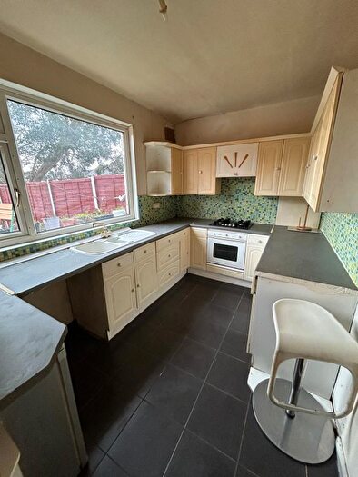 3 Bedroom Semi-Detached House To Rent In Tower Road, Luton, LU2