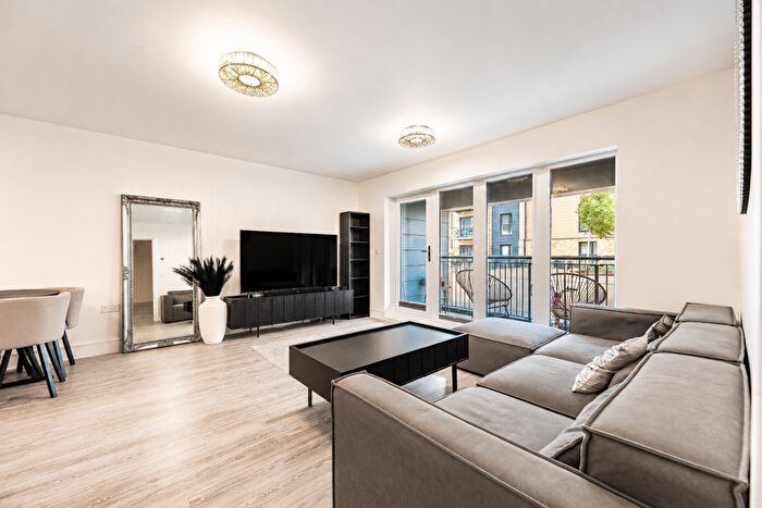 2 Bedroom Flat For Sale In Elm Quay, Thomas Blake Avenue, Southampton, SO14