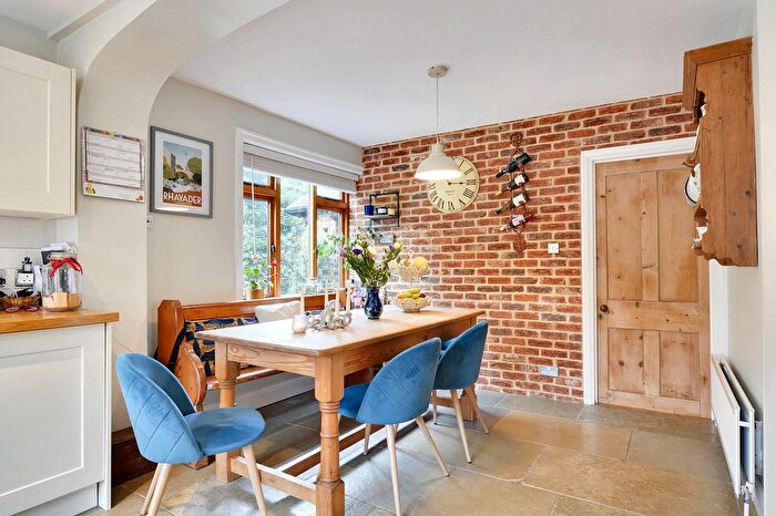 4 Bedroom Detached House For Sale In Canterbury Road, Kennington, TN25