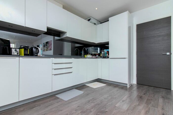 2 Bedroom Flat To Rent In Kew Bridge Road, Brentford, TW8