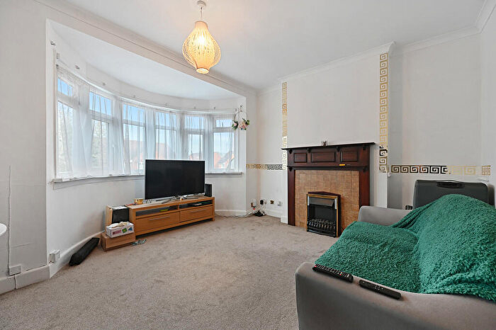 2 Bedroom Maisonette For Sale In Christchurch Avenue, Harrow, HA3