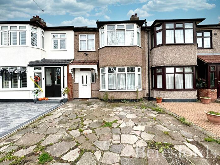 3 Bedroom Terraced House For Sale In Upper Rainham Road, Hornchurch, RM12