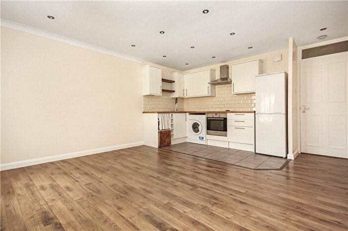 1 Bedroom Flat To Rent In Milford Mews, London, SW16