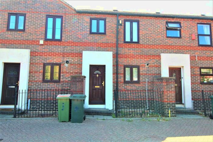 2 Bedroom House To Rent In Stonechat Square, Beckton, E6