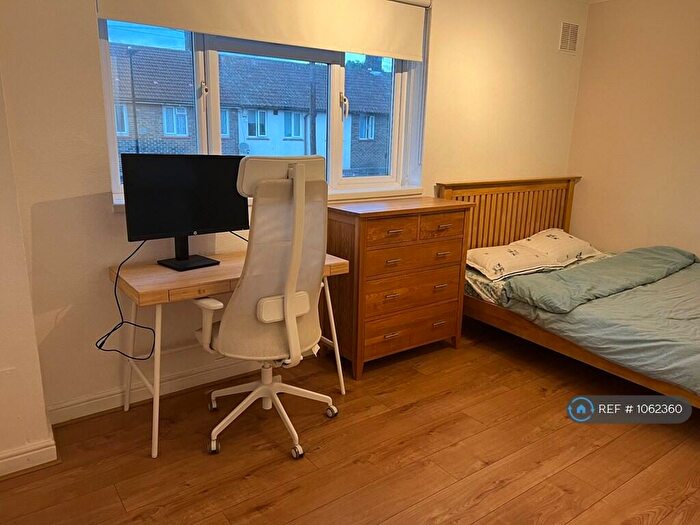 3 Bedroom Terraced House To Rent In Murray Square, London, E16