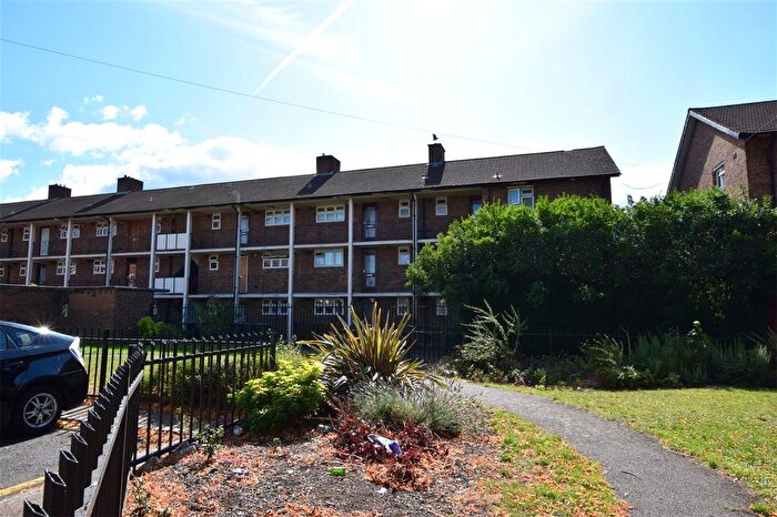 2 Bedroom Flat For Sale In Kings Court, London, E13