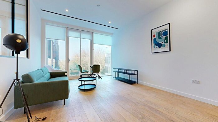 1 Bedroom Flat To Rent In Great West Road, Brentford, TW8