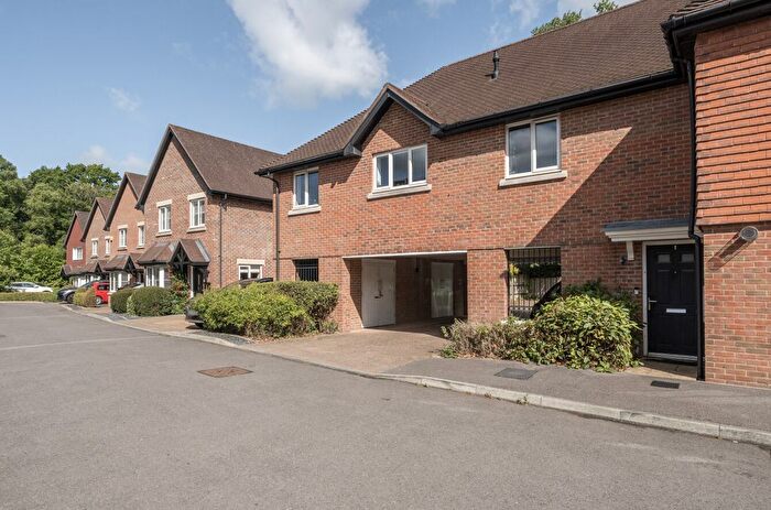 2 Bedroom Property For Sale In Wychwood Place, Crawley Down, RH10