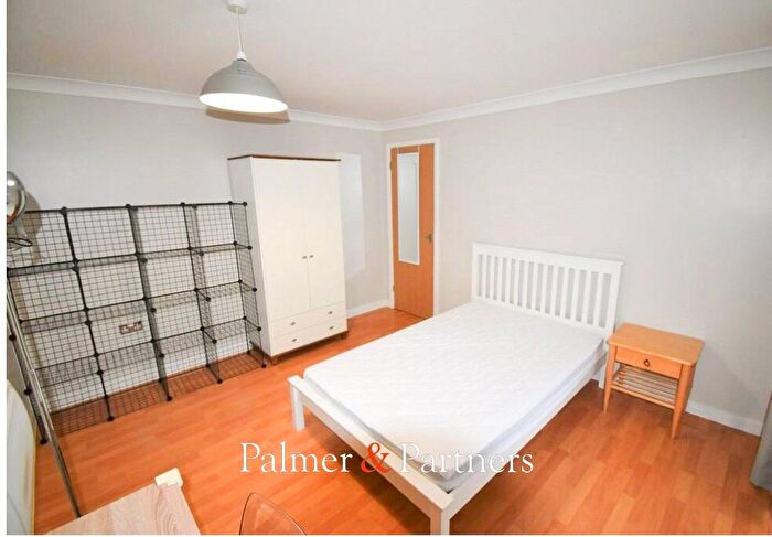 2 Bedroom Flat For Sale In Ballantyne Drive, The Hythe, Colchester, Essex, CO2