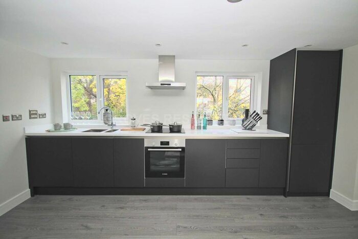 1 Bedroom Flat To Rent In South Lane West, New Malden, KT3