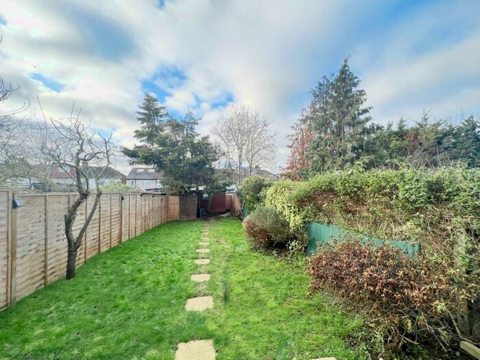 4 Bedroom House To Rent In Belmont Avenue, New Malden, KT3