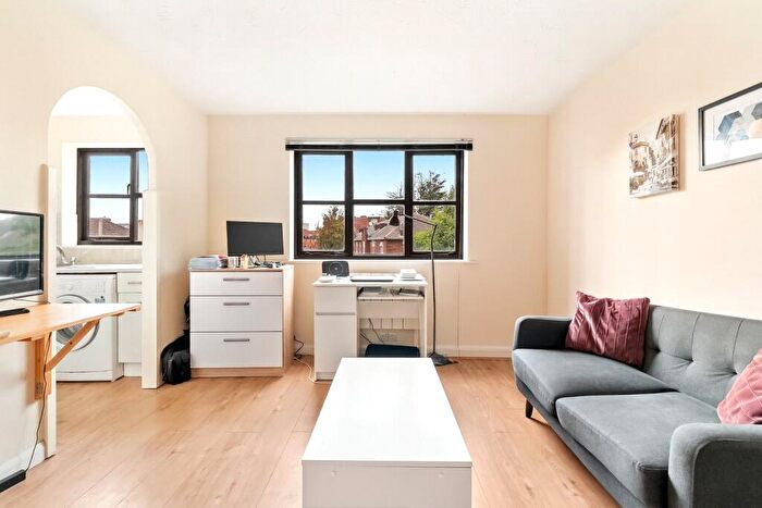 1 Bedroom Flat For Sale In Chamberlain Place, Walthamstow, London, E17