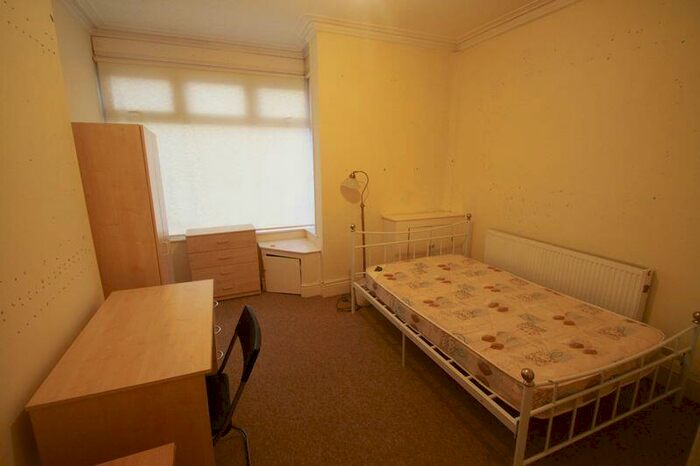 4 Bedroom Semi-Detached House To Rent In Ednaston Road, Nottingham, NG7