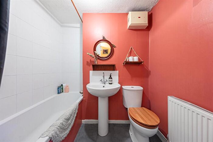 1 Bedroom Flat For Sale In Friar Mews, London, SE27