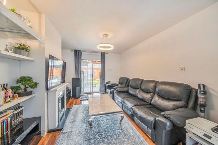 3 Bedroom Terraced House For Sale In Blundell Road, Edgware, HA8