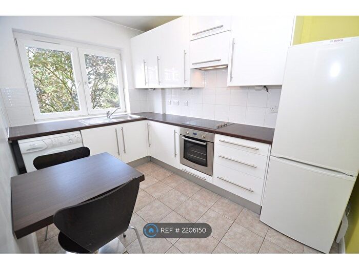 3 Bedroom Flat To Rent In Grimthorpe House, London, EC1V