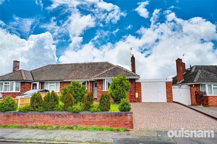2 Bedroom Bungalow For Sale In Witton Avenue, Droitwich, Worcestershire, WR9