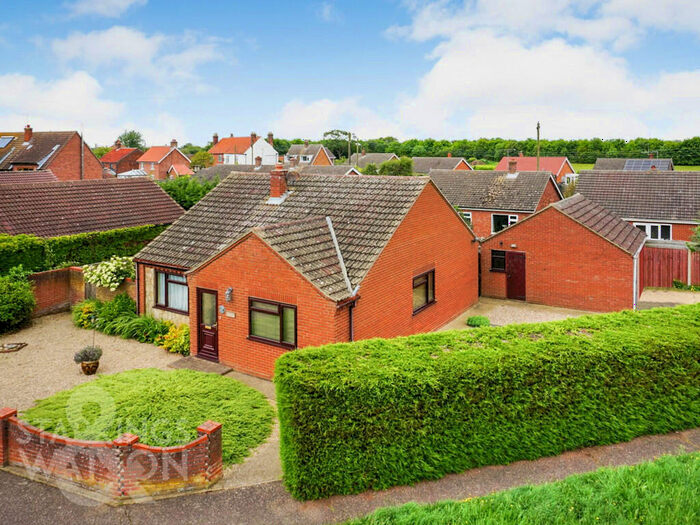 3 Bedroom Detached Bungalow For Sale In Youngs Crescent, Freethorpe, Norwich, NR13