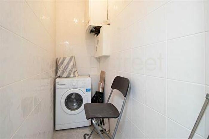 1 Bedroom Flat To Rent In Camden High Street, London, NW1