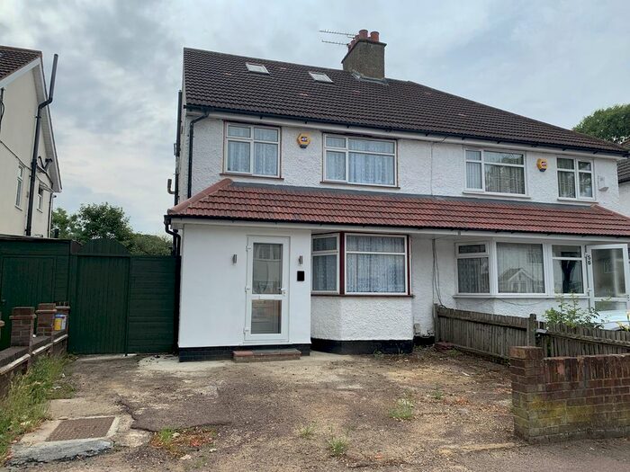 4 Bedroom Semi-Detached House To Rent In Buckingham Road, Edgware, HA8