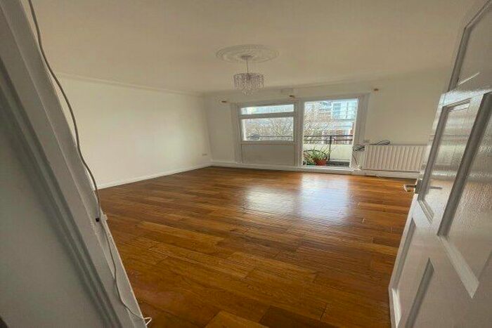 3 Bedroom Flat To Rent In Wyvil Road, London, SW8