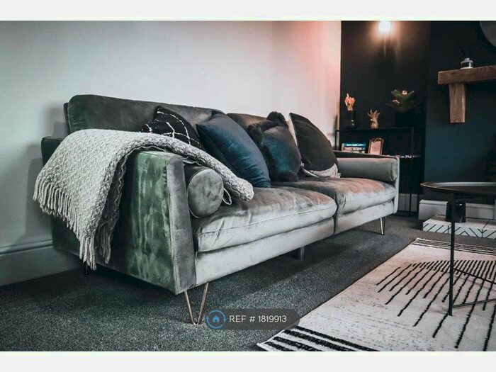 2 Bedroom Flat To Rent In Park Lane, Swindon, SN1