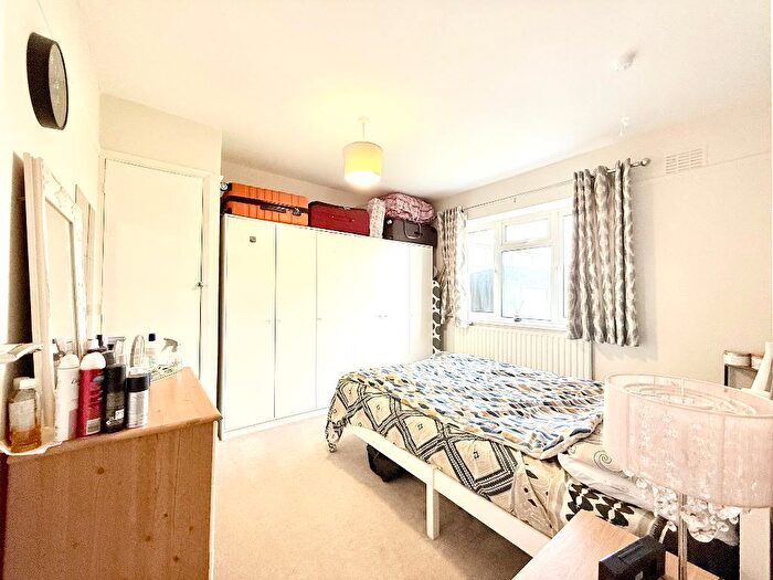 2 Bedroom Bungalow For Sale In Laburnum Grove, Warden Hills, Luton, Bedfordshire, LU3