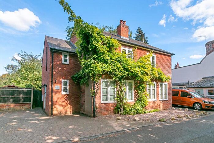 4 Bedroom Detached House For Sale In Wisteria Cottage, Maydencroft Lane, Gosmore, SG4