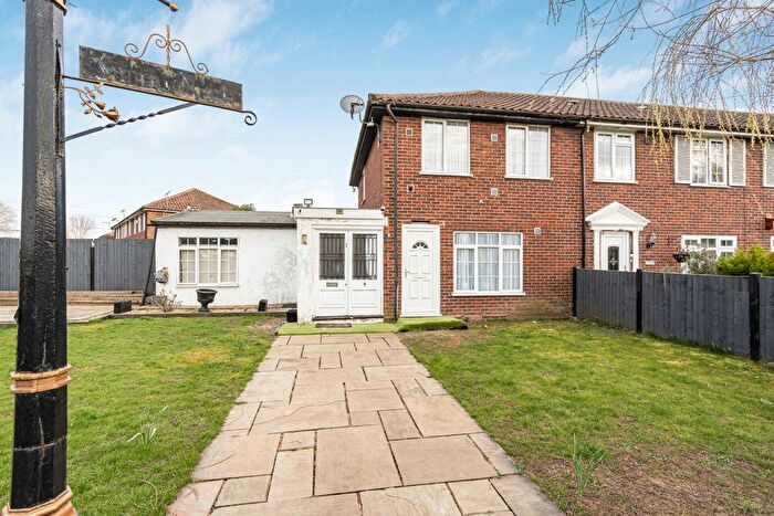 3 Bedroom End Of Terrace House For Sale In Hithermoor Road, Staines-Upon-Thames, Surrey, TW19