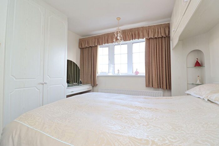 2 Bedroom Detached Bungalow For Sale In Grayson Close, Ravenfield, Rotherham, S65