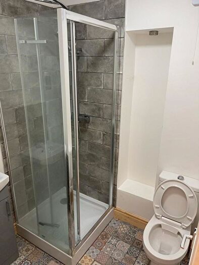 2 Bedroom Flat To Rent In Bracknell Close, Wood Green, N22