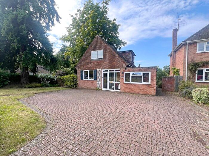 3 Bedroom Detached House For Sale In Reading Road South, Fleet, Hampshire, GU52