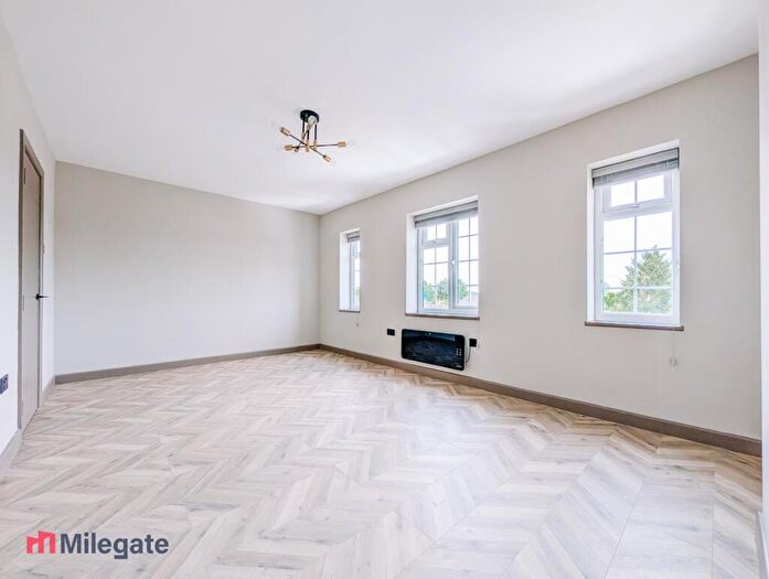4 Bedroom Flat To Rent In Hook Road, Chessington, KT9