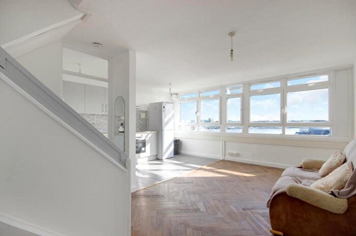 2 Bedroom Apartment To Rent In Kelson House, Stewart Street, London, E14