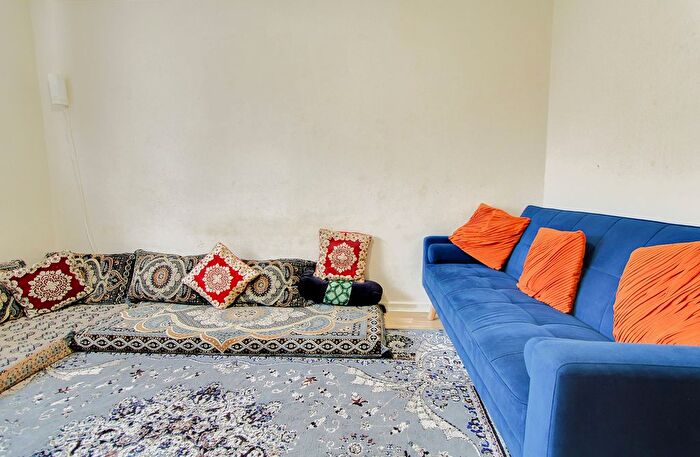 1 Bedroom Flat To Rent In Lower Addiscombe Road, Croydon, CR0