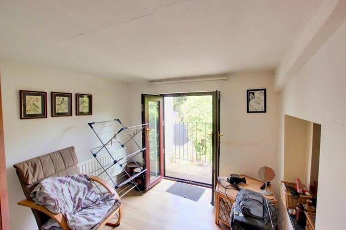 3 Bedroom Terraced House For Sale In Wyke Road, Trowbridge, BA14