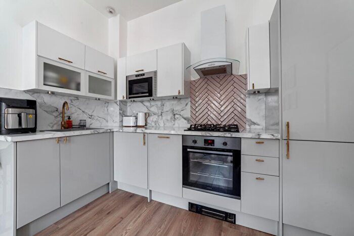 2 Bedroom Flat To Rent In Auckland Hill, West Norwood, London, SE27