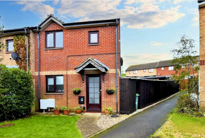 2 Bedroom Maisonette To Rent In Mary Rose Avenue, Ryde, PO33