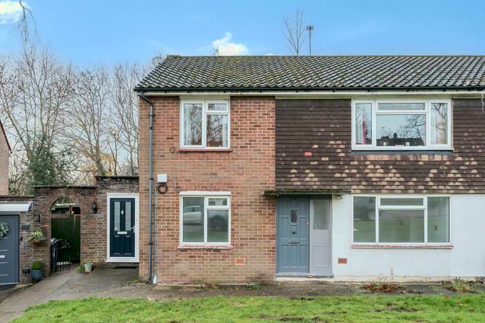 2 Bedroom Maisonette To Rent In Balfour Grove, London, N20