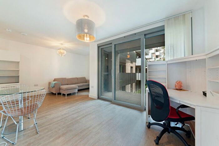1 Bedroom Flat To Rent In Parkside Court, Waterside Park, London, E16