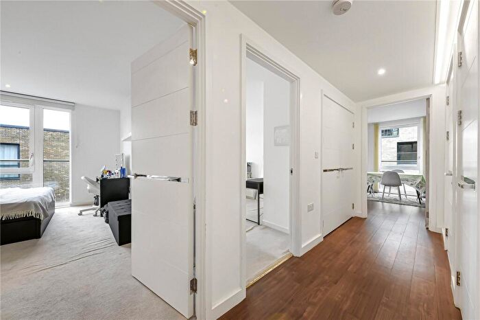 2 Bedroom Flat To Rent In Quinton Court, London, SE16