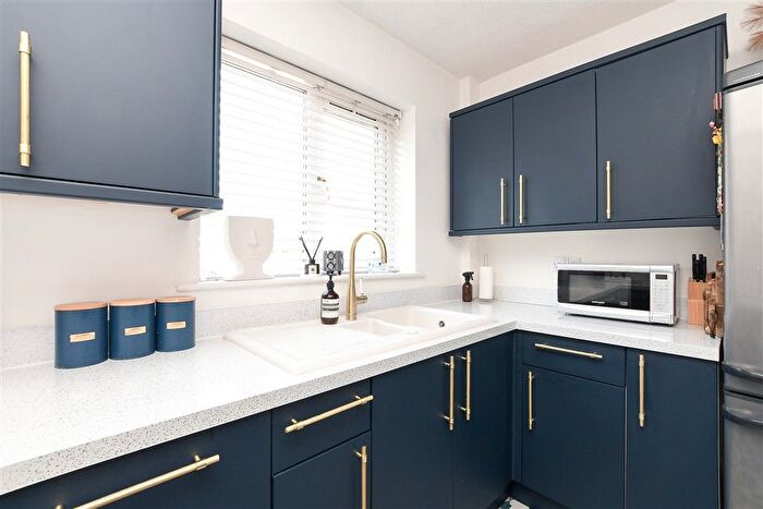 2 Bedroom Flat For Sale In Chelsea Gardens, Sutton, Surrey, SM3
