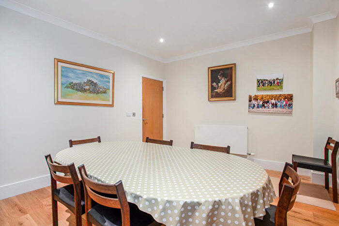 5 Bedroom Detached House For Sale In Flora Close, Stanmore, HA7